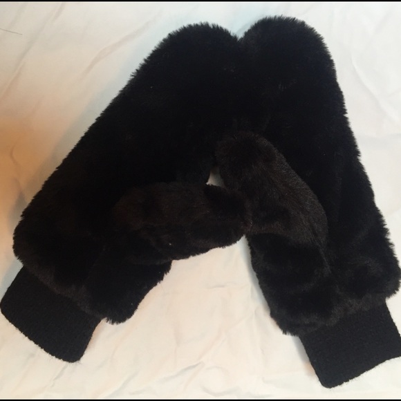 Audrey Faux Fur Vintage Brooch Embellished Mittens - Picture 7 of 8